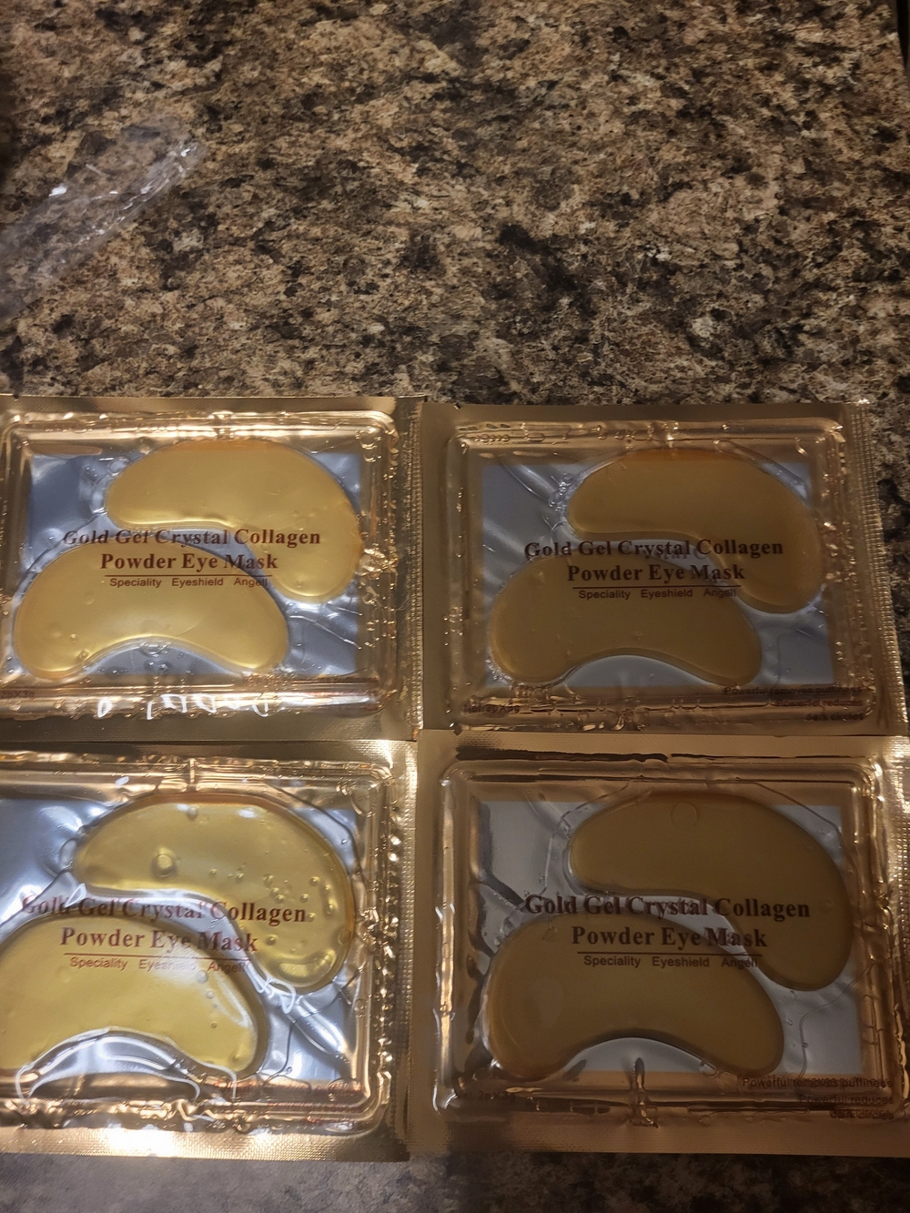 Betsey Johnson Facial Wipes & Gold Gel Crystal Collagen Powder Eye Mask - Gold - Picture 2 of 3